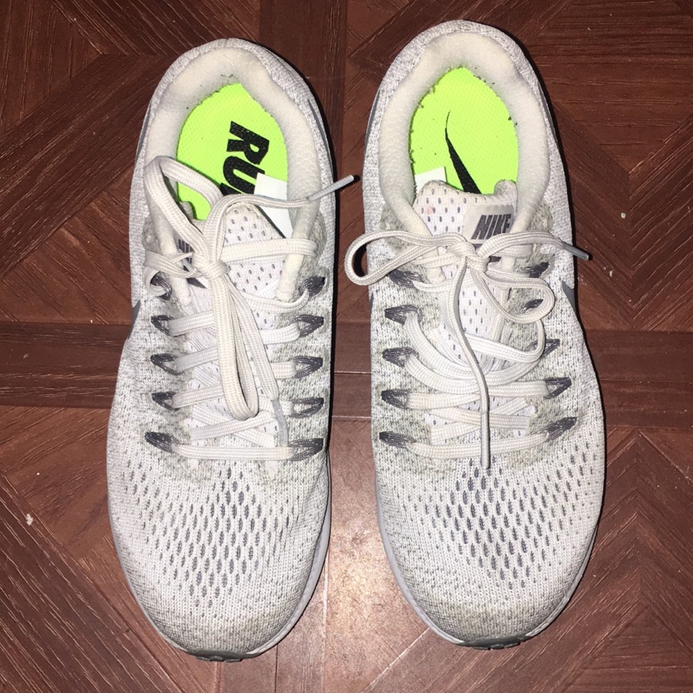 Nike - Picture 2 of 4